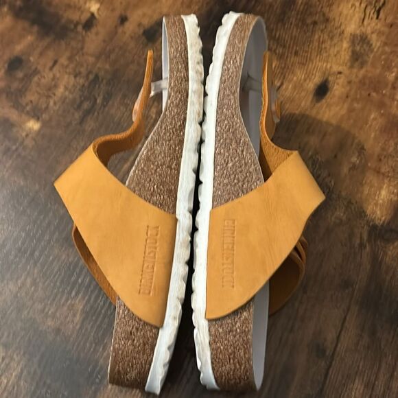 Birkenstock Gizeh Big Buckle Nubuck Leather sandals in apricot EU 36 regular